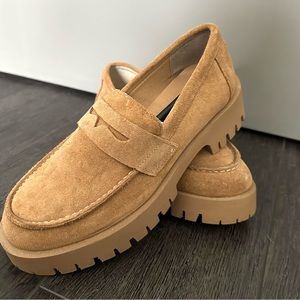 Steve Madden Brand New Brown Suede Loafer, size 7